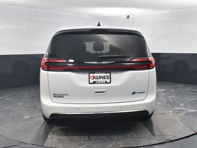 Used 2024 Chrysler Pacifica Select image 8