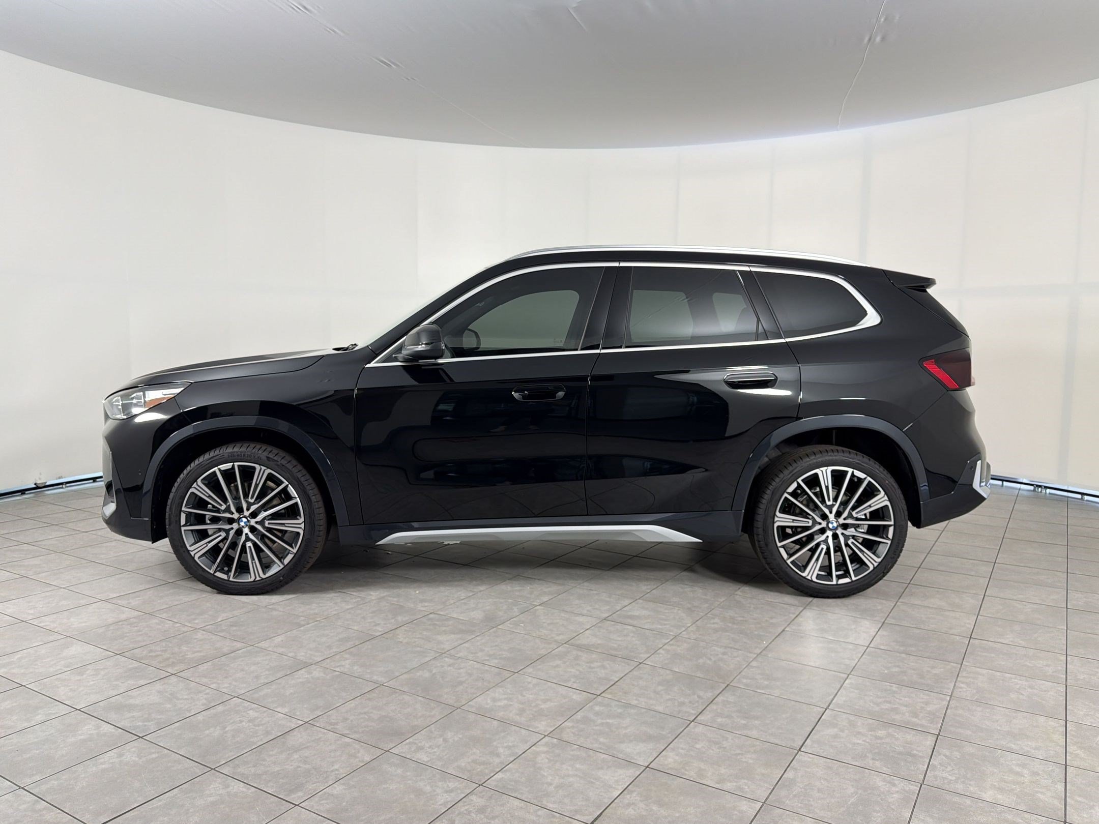 New 2026 BMW X1 xDrive28i w/ Convenience Package AWD/4WD image 2