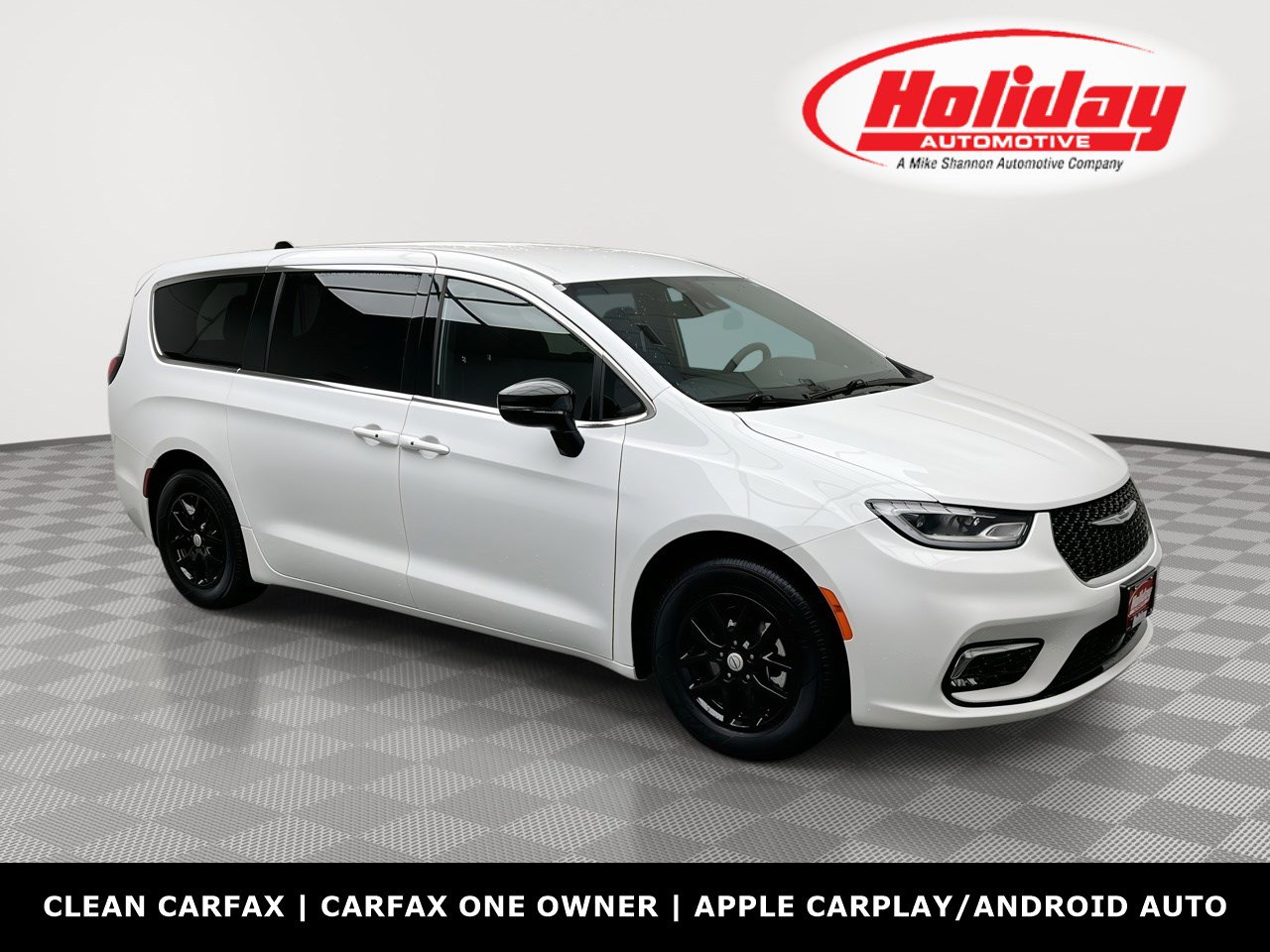 Used 2025 Chrysler Pacifica Select