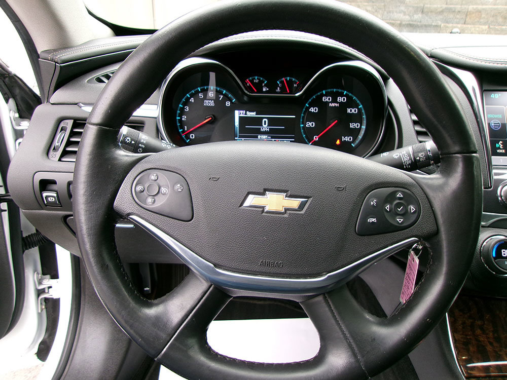 Used 2015 Chevrolet Impala LT w/ Convenience Package image 17