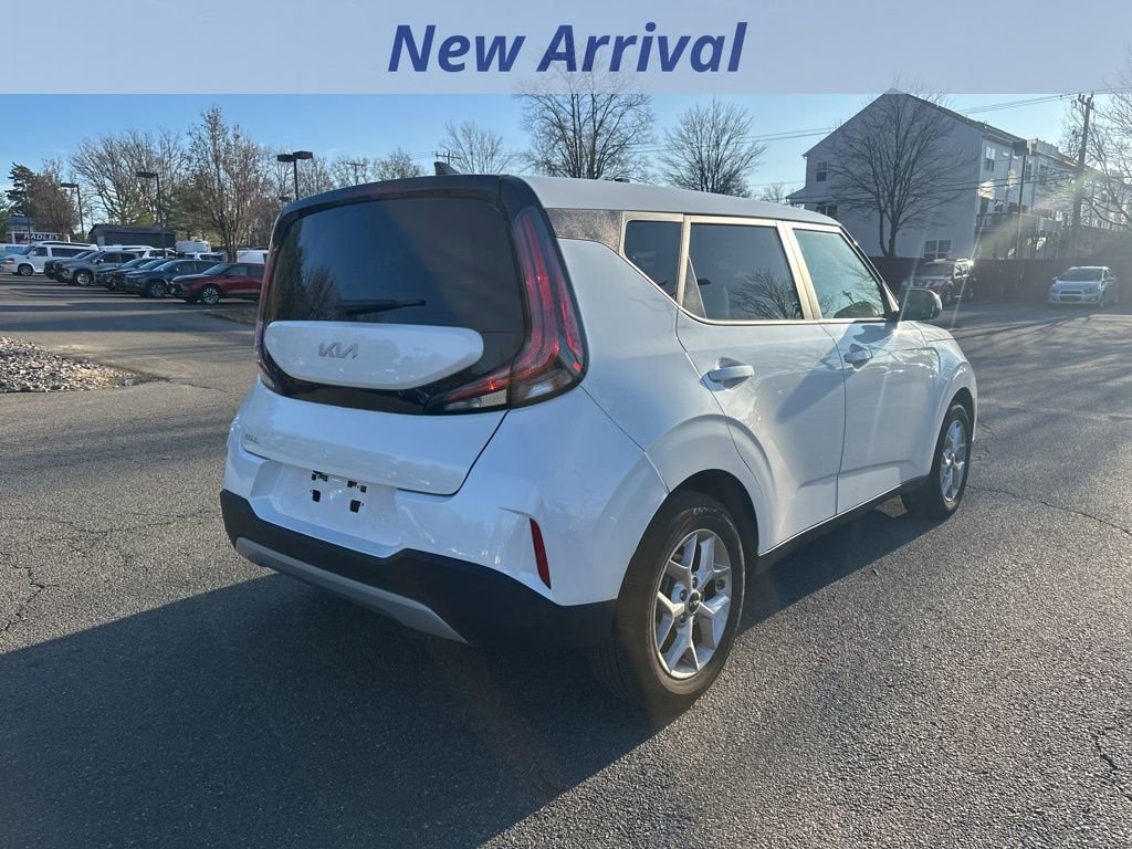 Used 2025 Kia Soul LX w/ LX Technology Package image 3