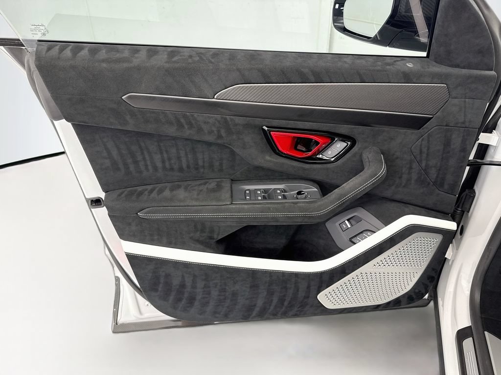 Used 2023 Lamborghini Urus Performante AWD/4WD image 23