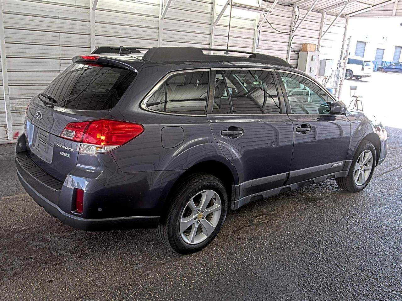 Used 2014 Subaru Outback 2.5i Premium AWD/4WD image 3