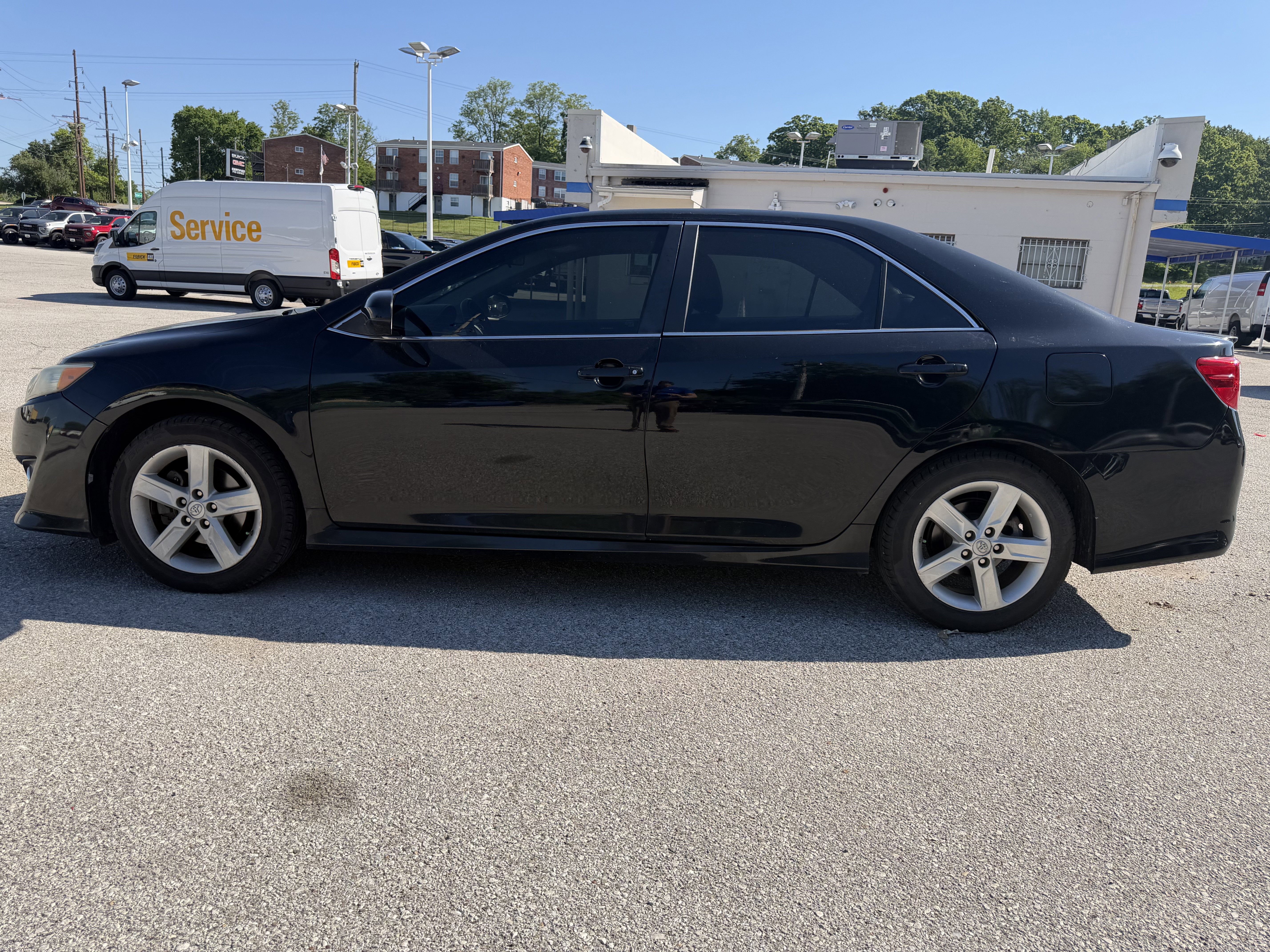 Used 2014 Toyota Camry SE FWD image 4