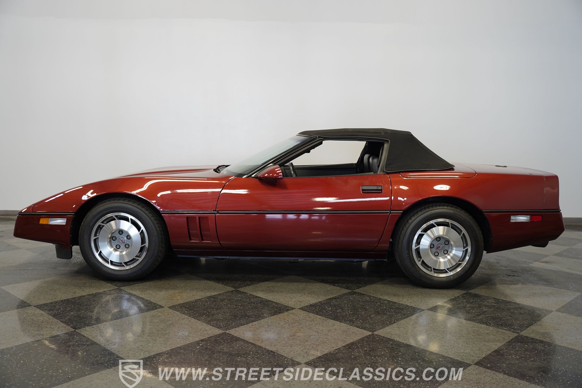Used 1987 Chevrolet Corvette Convertible RWD image 24