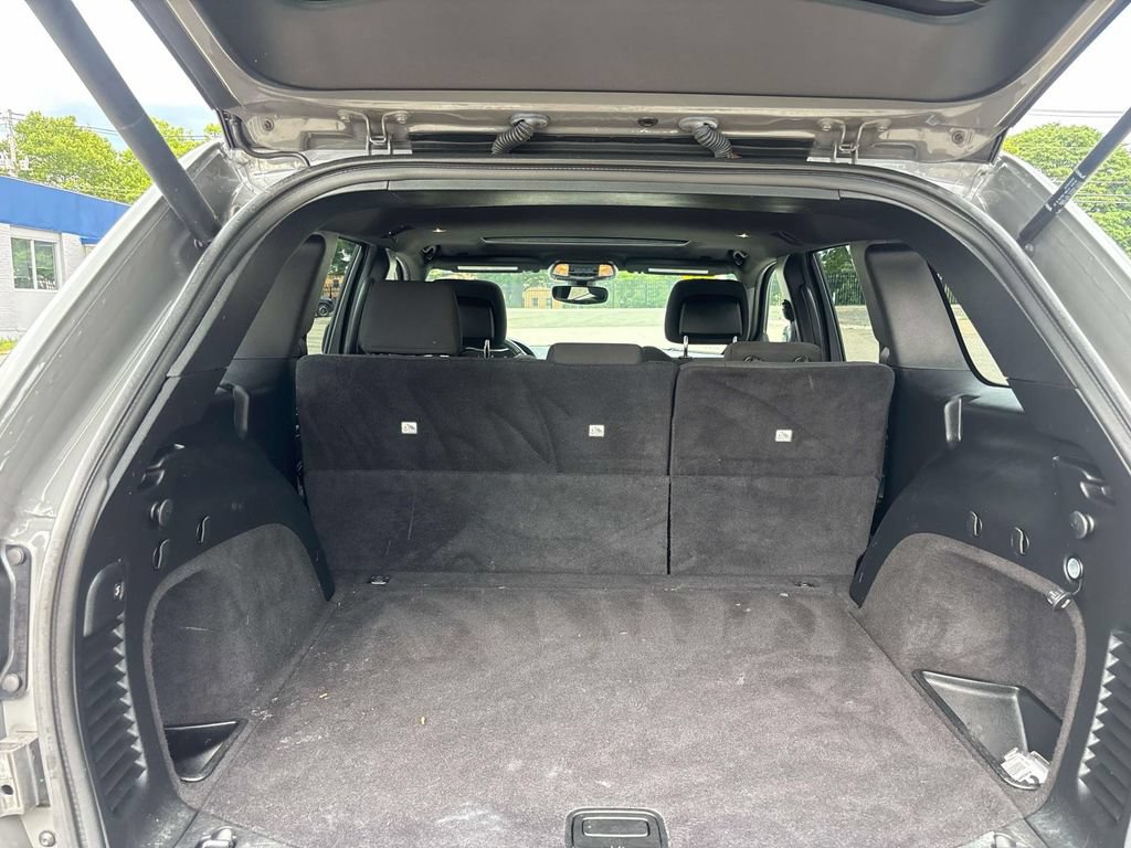 Certified 2020 Jeep Grand Cherokee Laredo AWD/4WD image 17