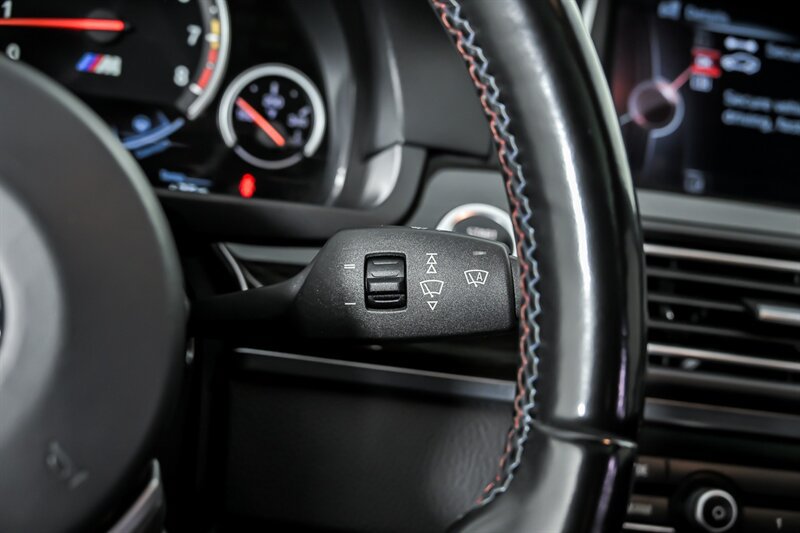 Used 2015 BMW M5 RWD image 25