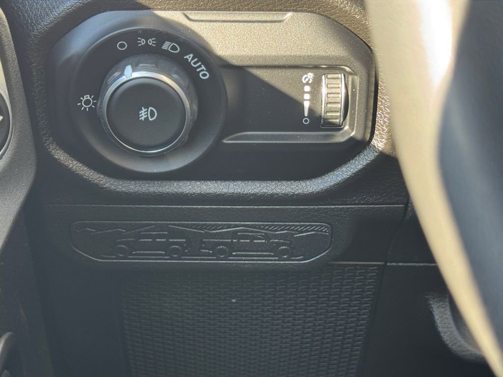 Used 2025 Jeep Wrangler Sport S image 23