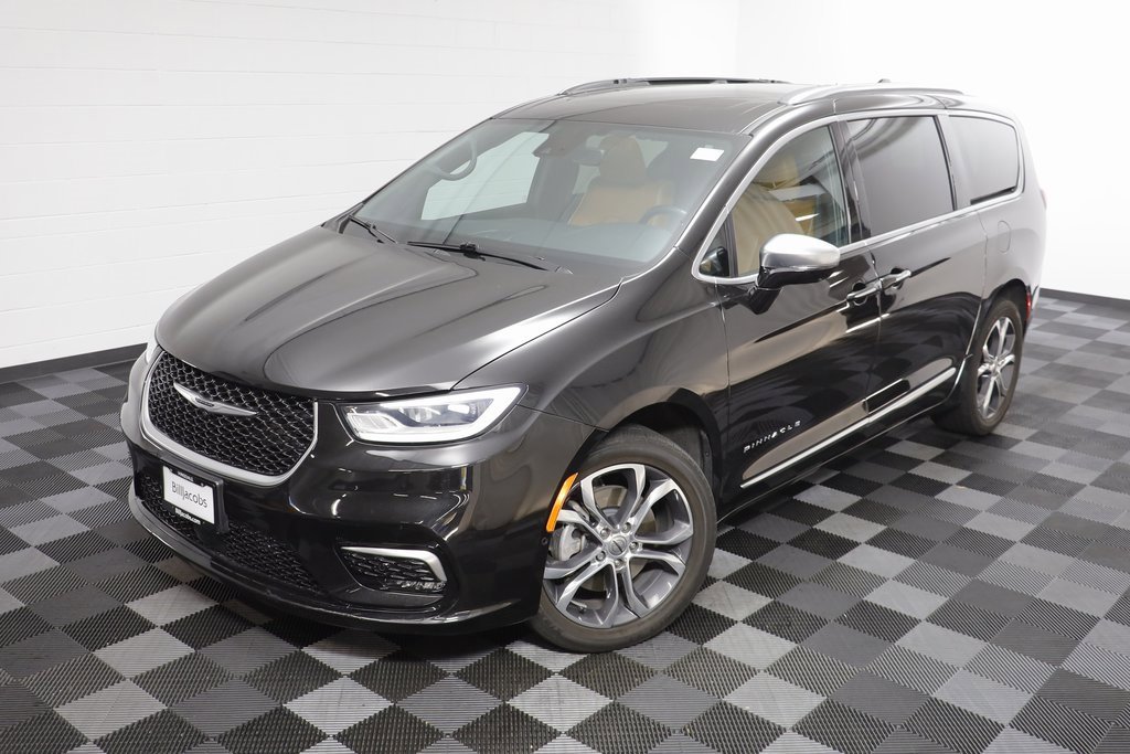 Used 2021 Chrysler Pacifica Pinnacle image 2