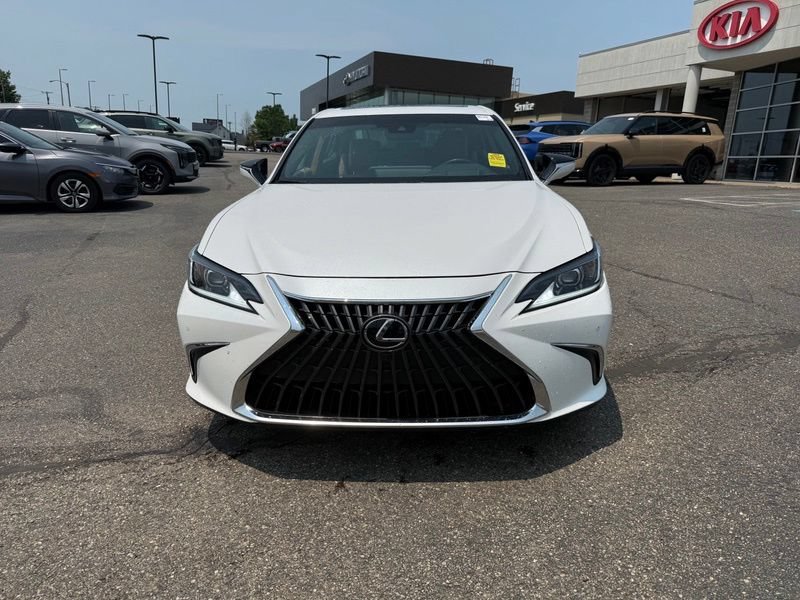 Used 2024 Lexus ES 300h w/ Accessory Package (Z1) FWD video 2