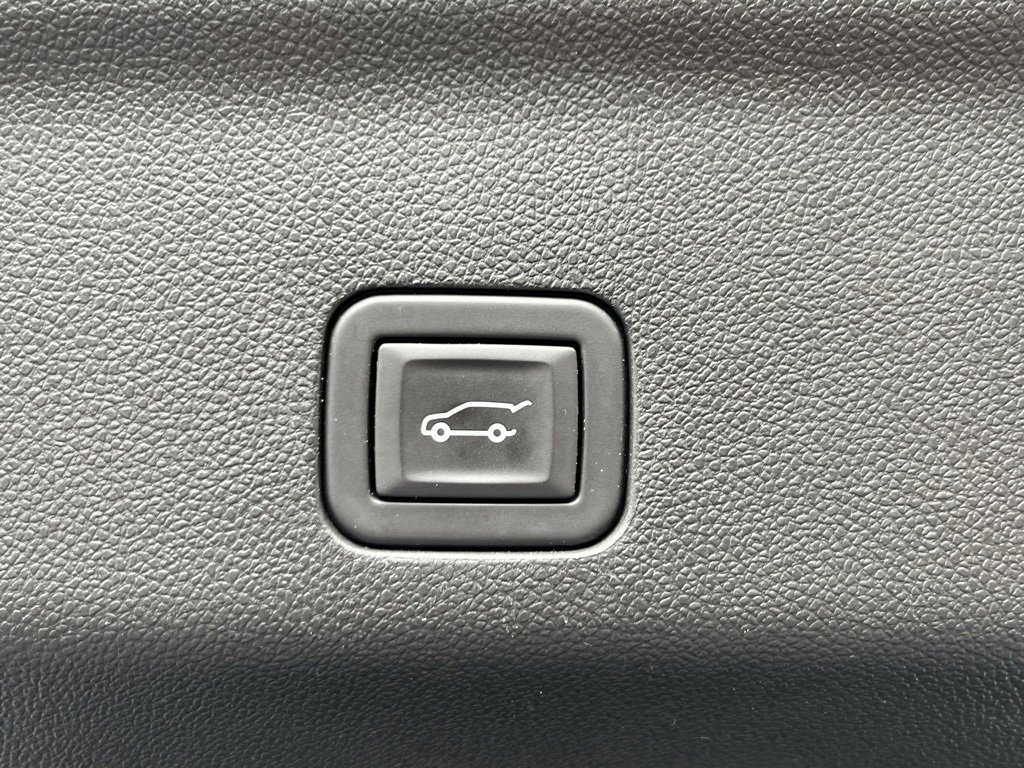 Used 2024 Chevrolet Suburban LT image 17