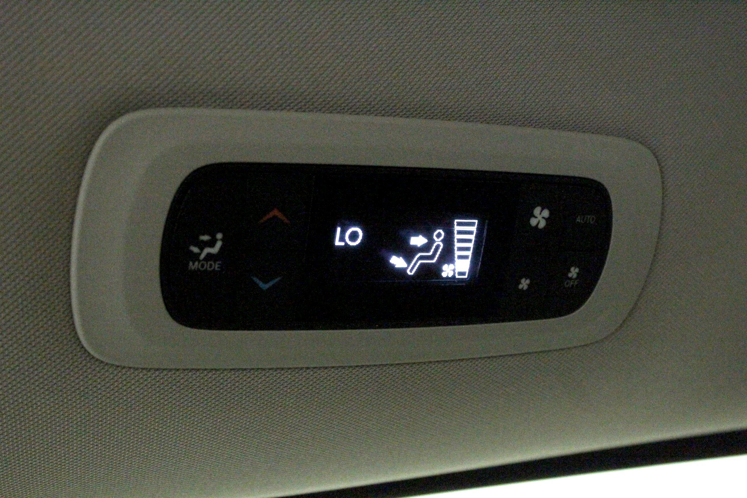 Used 2023 Chrysler Pacifica Touring-L FWD image 19