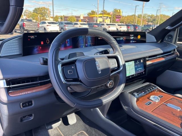 Used 2025 Lincoln Navigator Black Label image 18