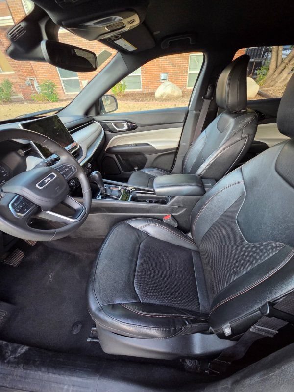 Used 2023 Jeep Compass Limited AWD/4WD image 3