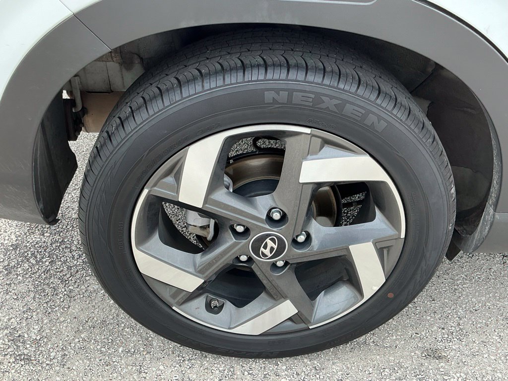 Used 2025 Hyundai Venue SEL FWD image 15