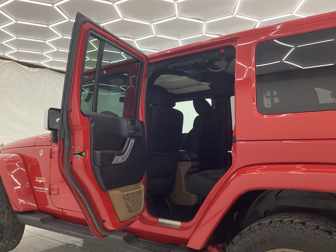 Used 2011 Jeep Wrangler Unlimited Sahara image 22