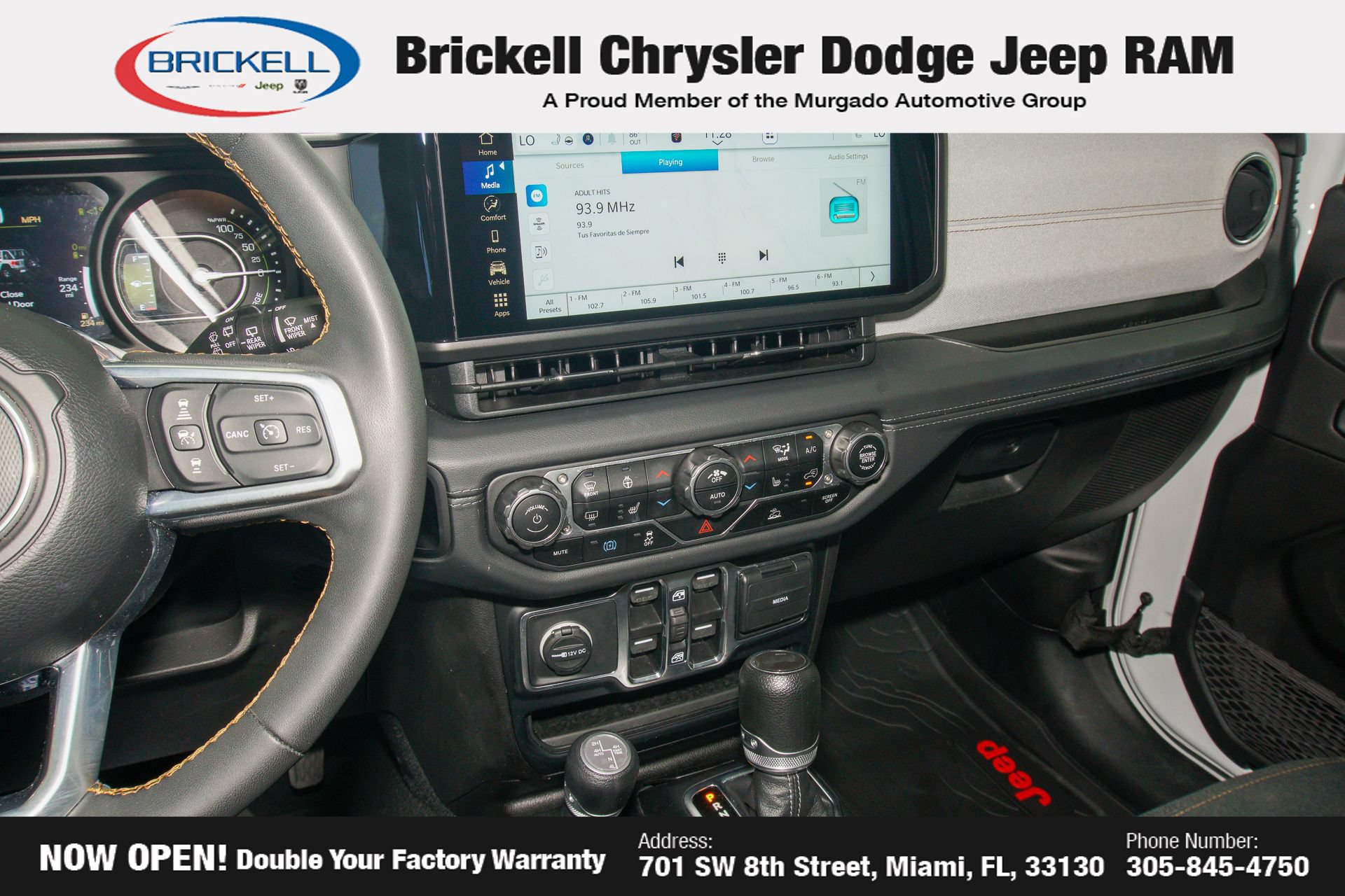 Used 2024 Jeep Wrangler Unlimited Sahara AWD/4WD image 32