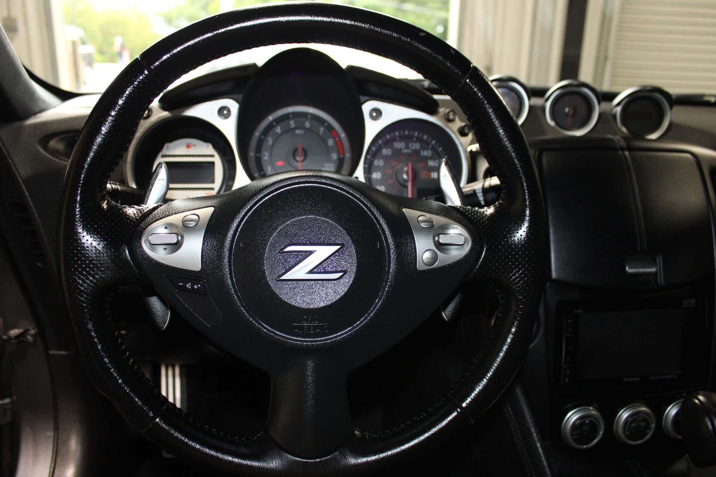 Used 2012 Nissan 370Z Coupe w/ Sport Pkg RWD image 11