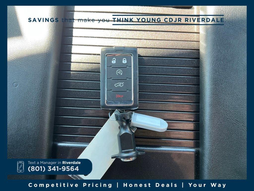 Used 2024 Jeep Wagoneer 4WD w/ HD Trailer Tow Package image 29