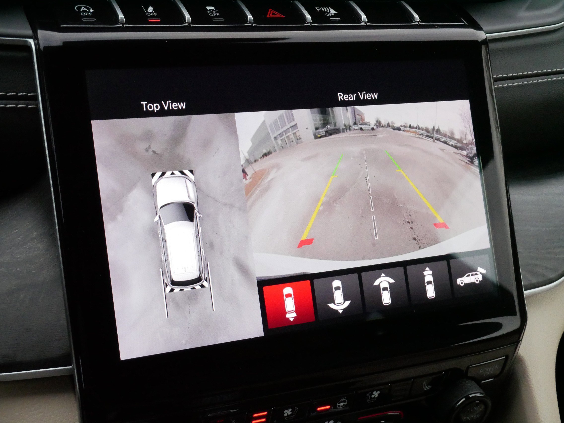 Used 2025 Jeep Grand Cherokee Limited w/ Luxury Tech Group II image 32