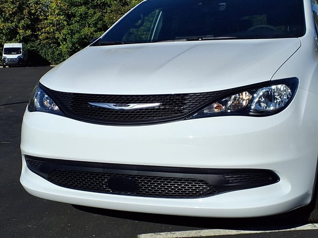 New 2026 Chrysler Voyager LX image 20