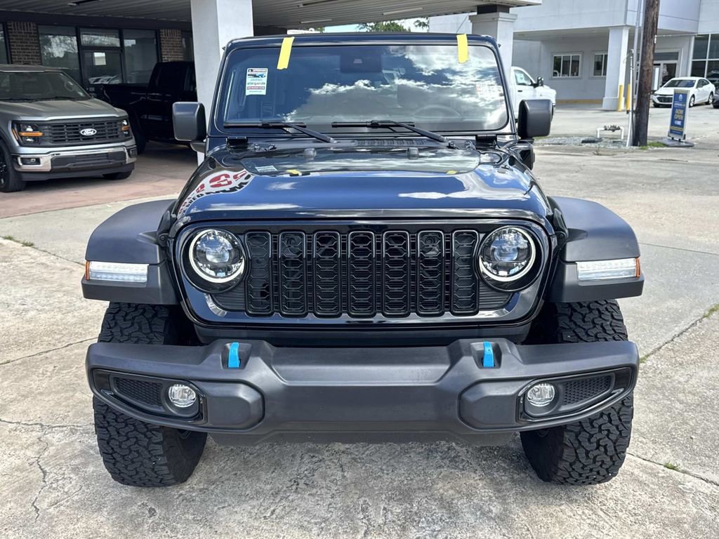 Used 2024 Jeep Wrangler Unlimited image 3
