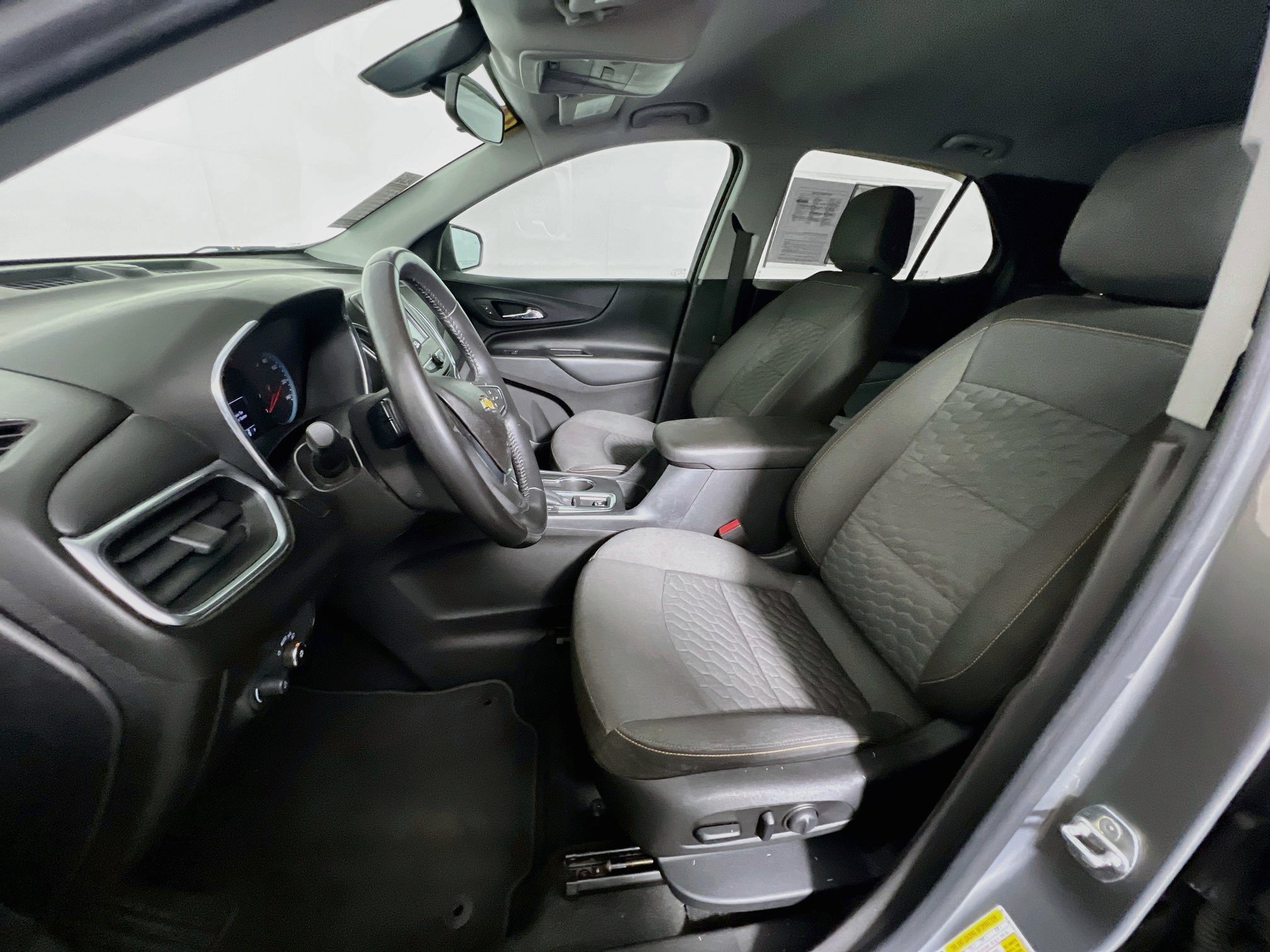 Used 2018 Chevrolet Equinox LT FWD image 14