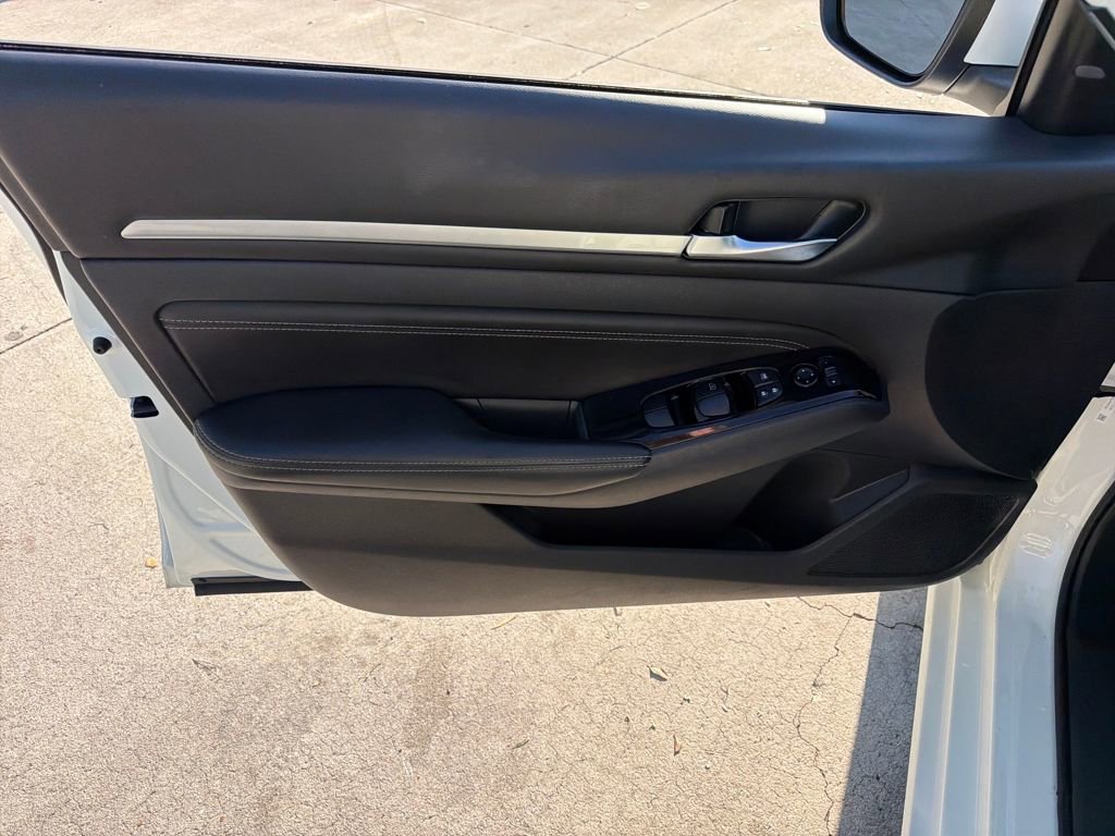 Used 2021 Nissan Altima 2.5 SV w/ SV Premium Package image 18