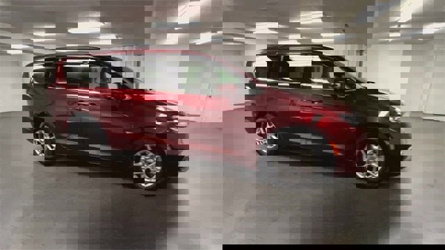 Used 2021 Chrysler Pacifica Touring image 2