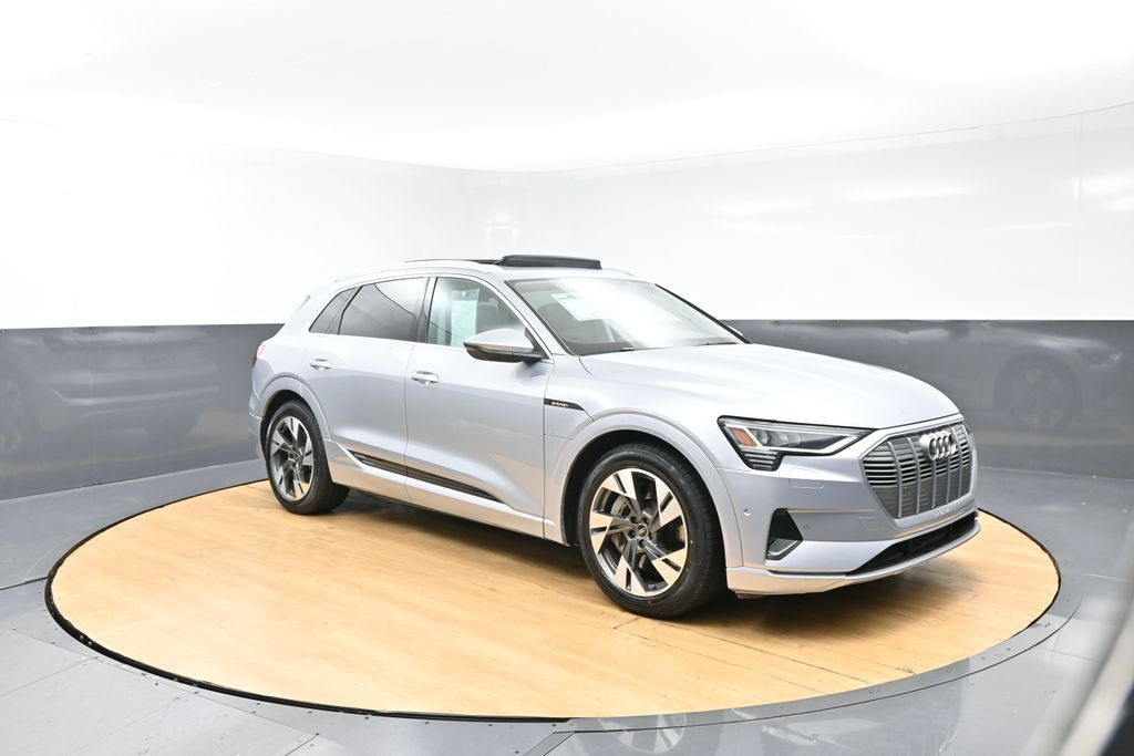 Used 2022 Audi e-tron Premium Plus w/ Premium Plus Package AWD/4WD image 8