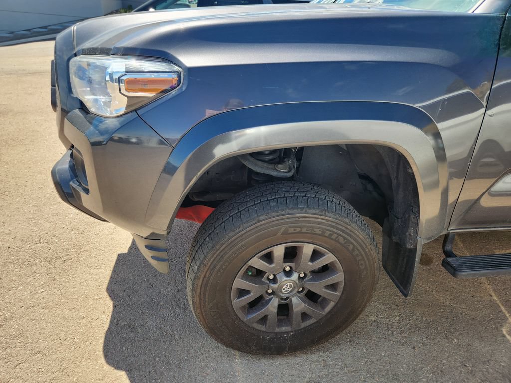 Used 2022 Toyota Tacoma SR5 AWD/4WD image 5