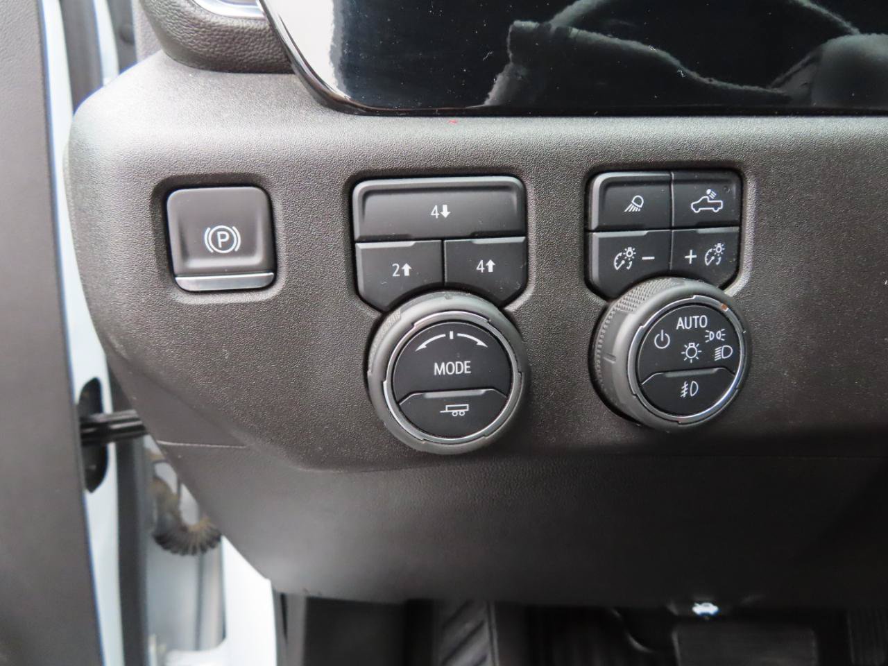 Used 2025 Chevrolet Silverado 3500 LT w/ Safety Package AWD/4WD image 32