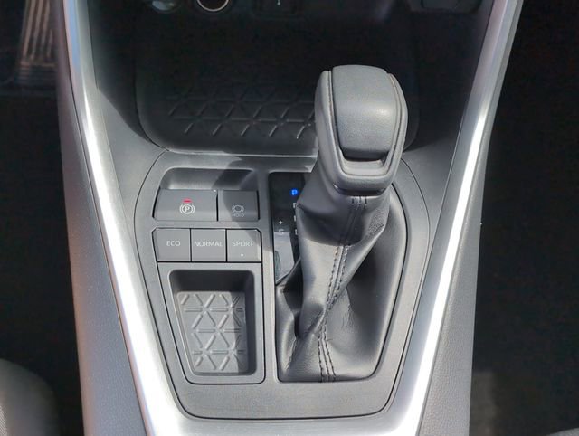 Used 2020 Toyota RAV4 LE FWD image 20