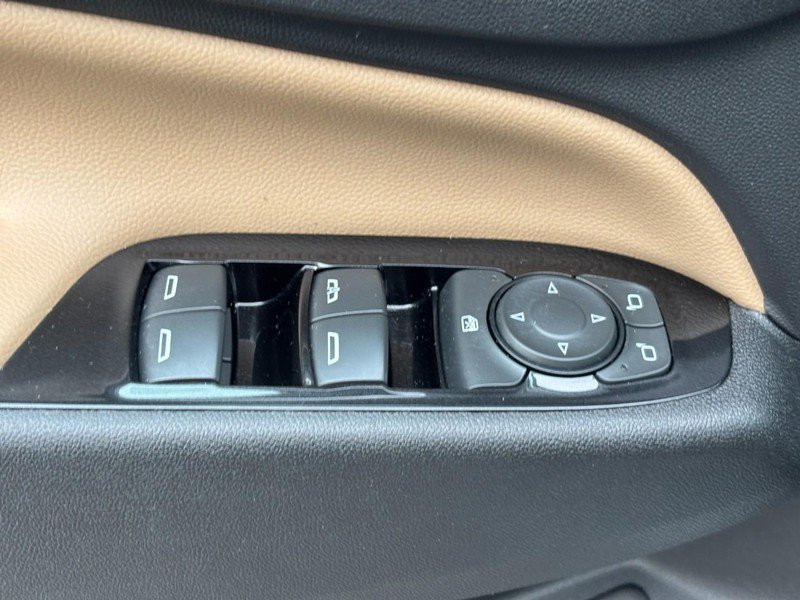 Used 2022 Chevrolet Equinox Premier image 17