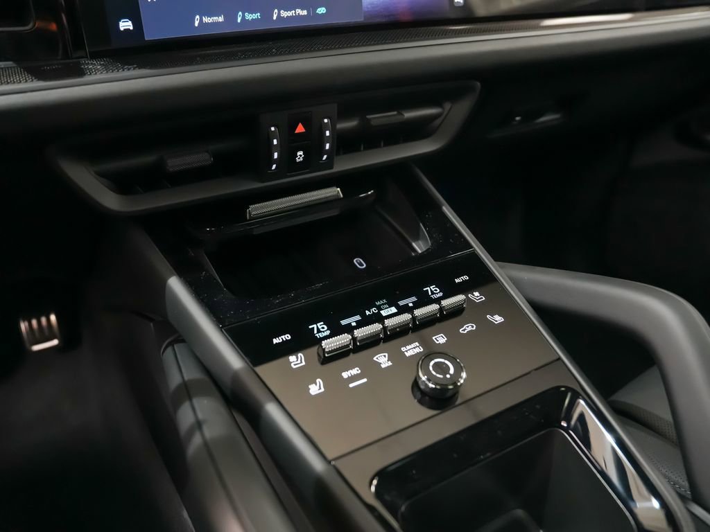 New 2026 Porsche Cayenne GTS AWD/4WD image 32