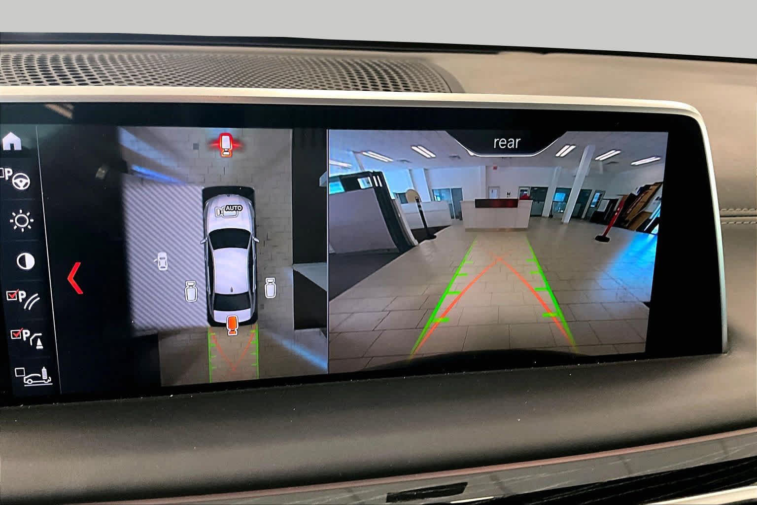Used 2019 BMW 750i w/ Executive Package RWD image 23