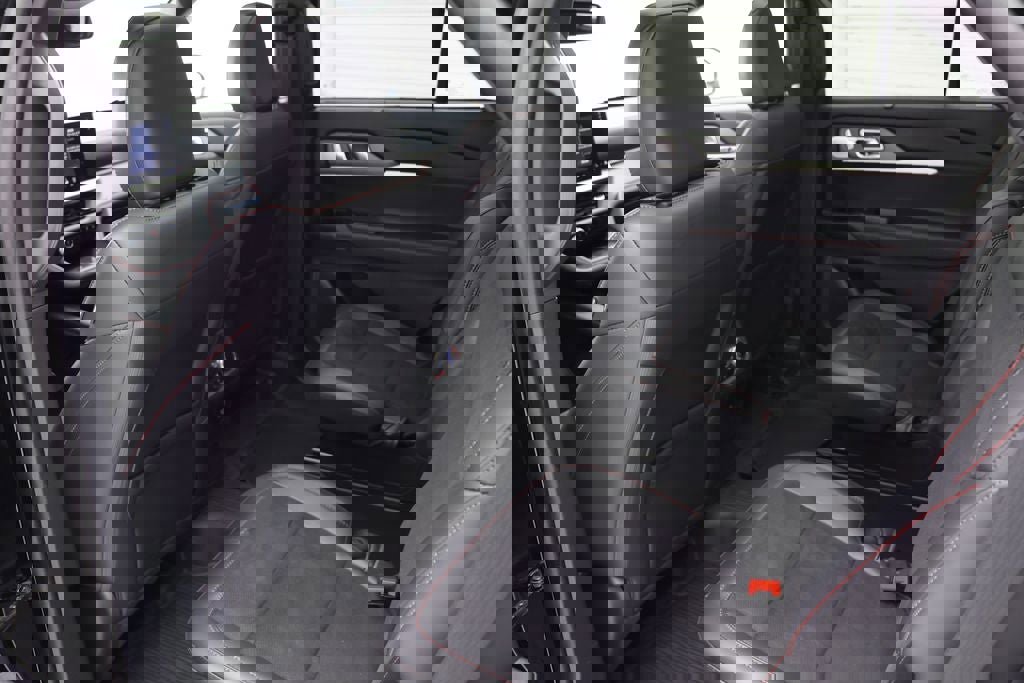 Used 2025 Ford Explorer ST image 12