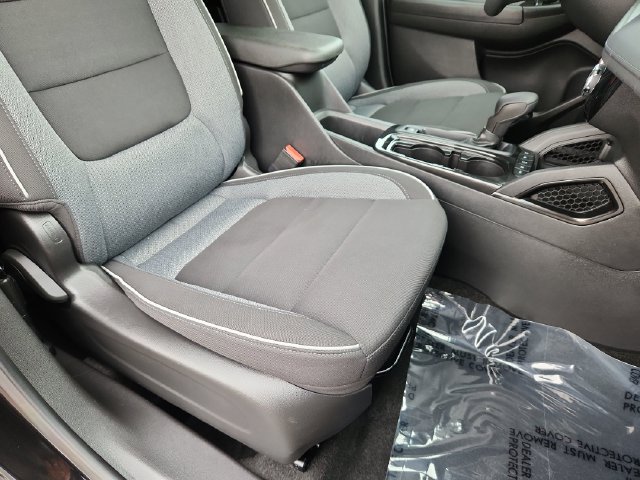 Used 2025 Chevrolet TrailBlazer LT AWD/4WD image 24
