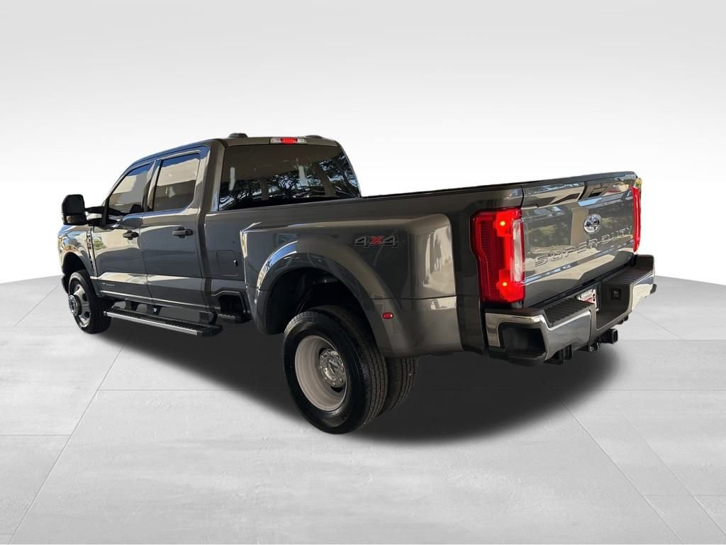 Used 2024 Ford F350 XLT w/ Camper Package image 4