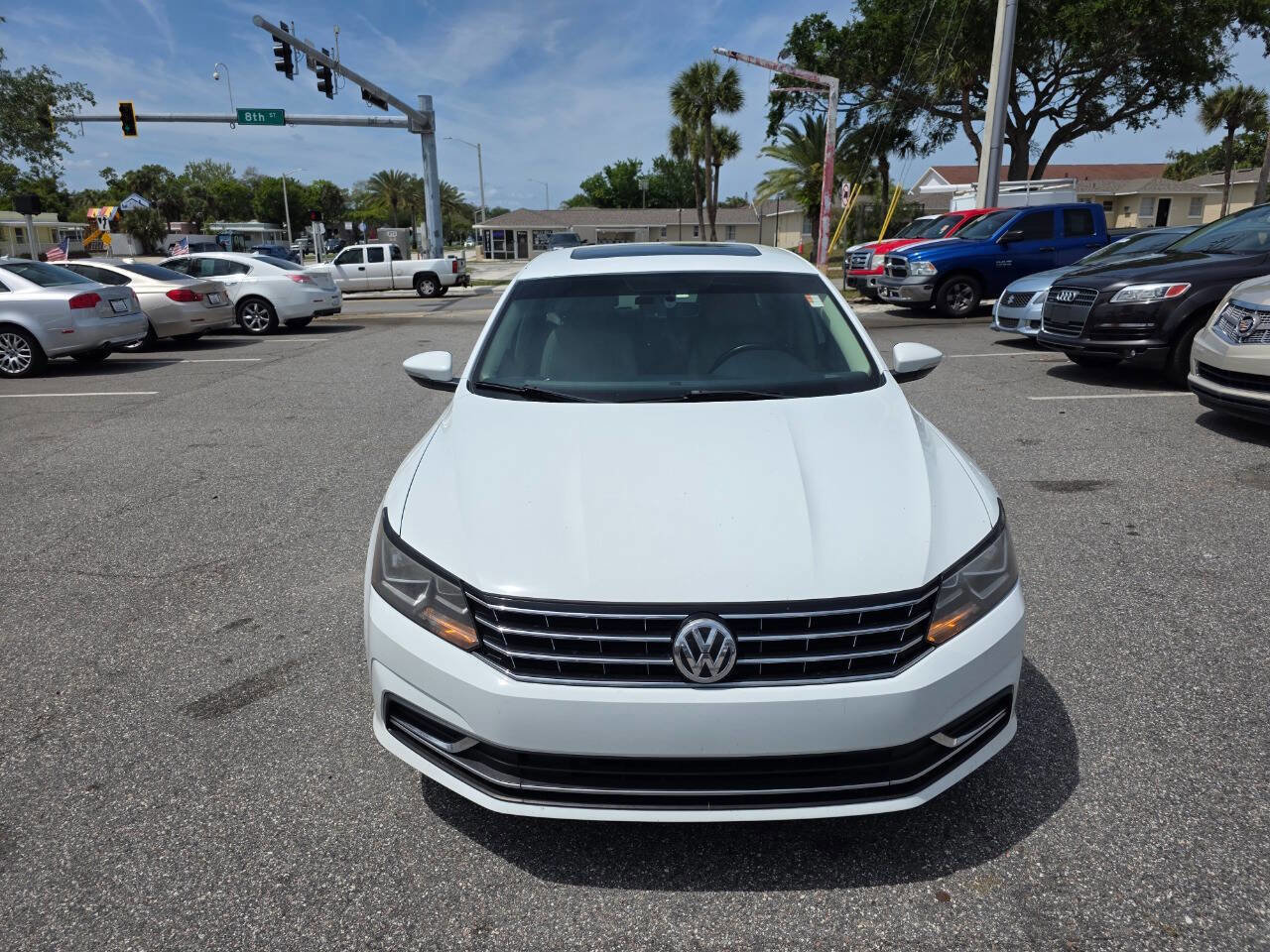 Used 2018 Volkswagen Passat 2.0T SE FWD image 9