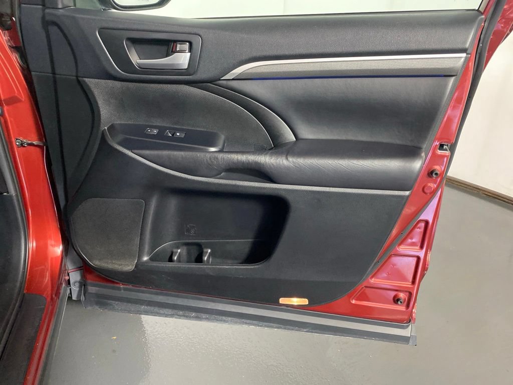 Used 2019 Toyota Highlander SE AWD/4WD image 33