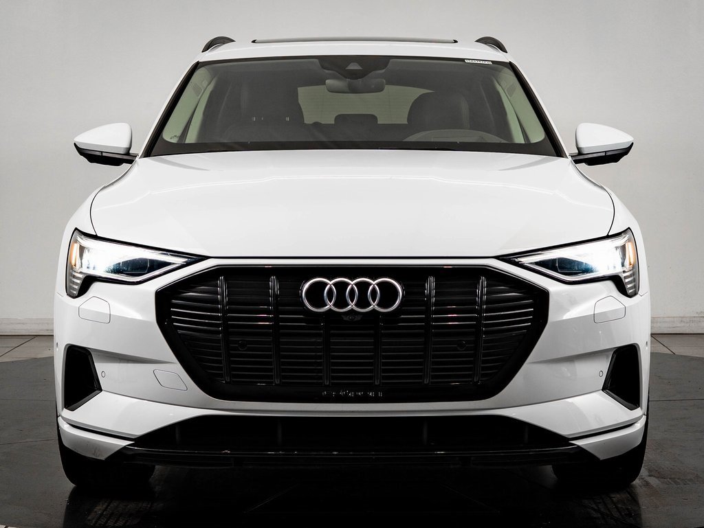 Used 2021 Audi e-tron Prestige w/ Prestige Package image 2
