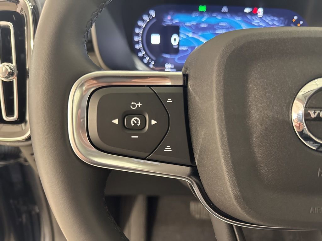 Used 2026 Volvo XC40 B5 Core w/ Climate Package image 9