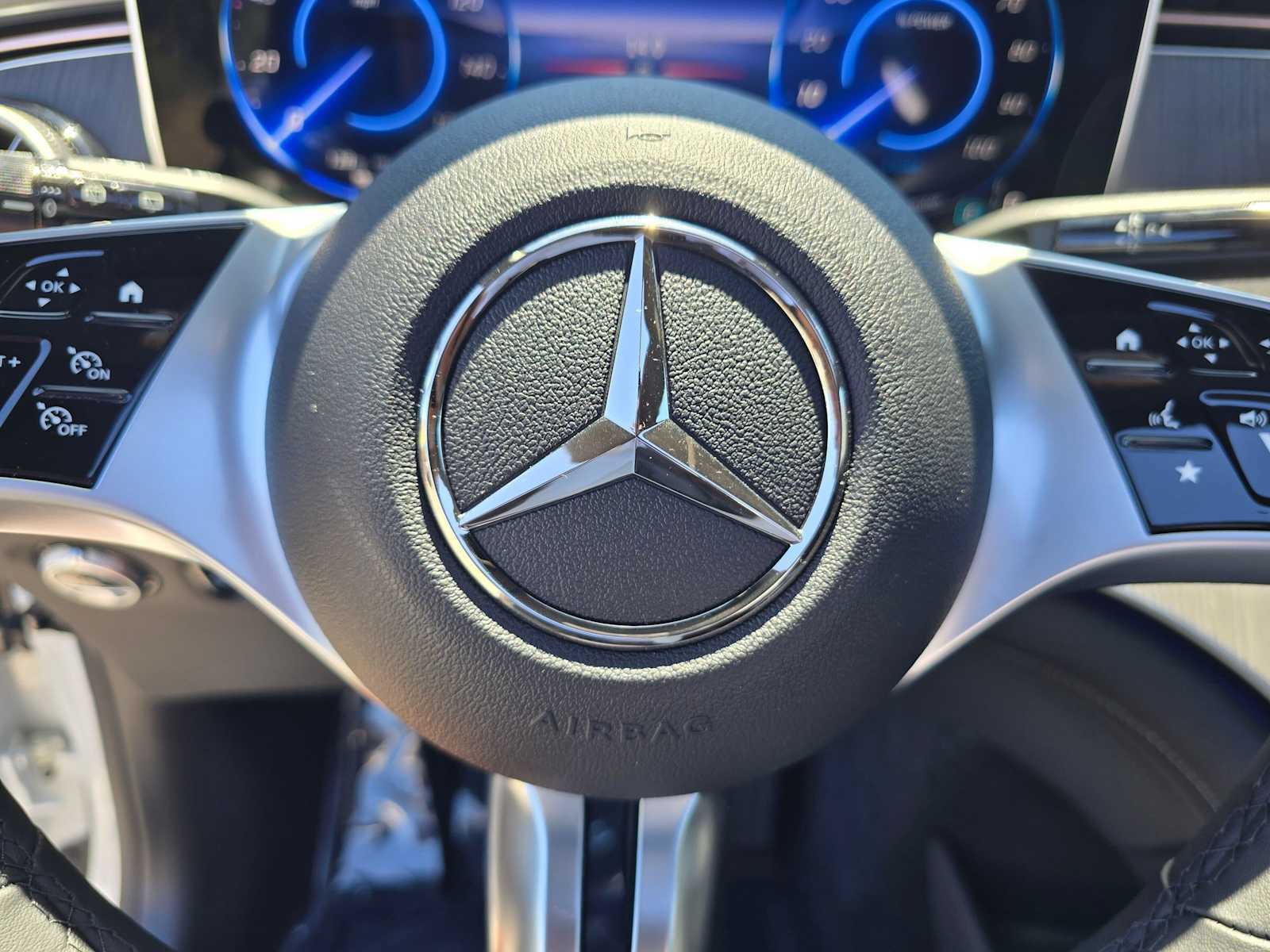 New 2026 Mercedes-Benz EQE 320 4MATIC SUV image 25