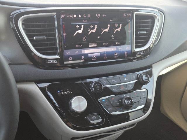 Used 2023 Chrysler Pacifica Touring-L FWD image 18