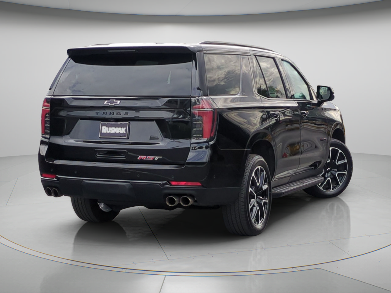 Used 2026 Chevrolet Tahoe RST RWD image 3