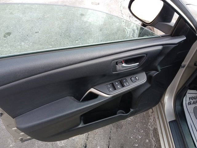 Used 2017 Toyota Camry SE image 16