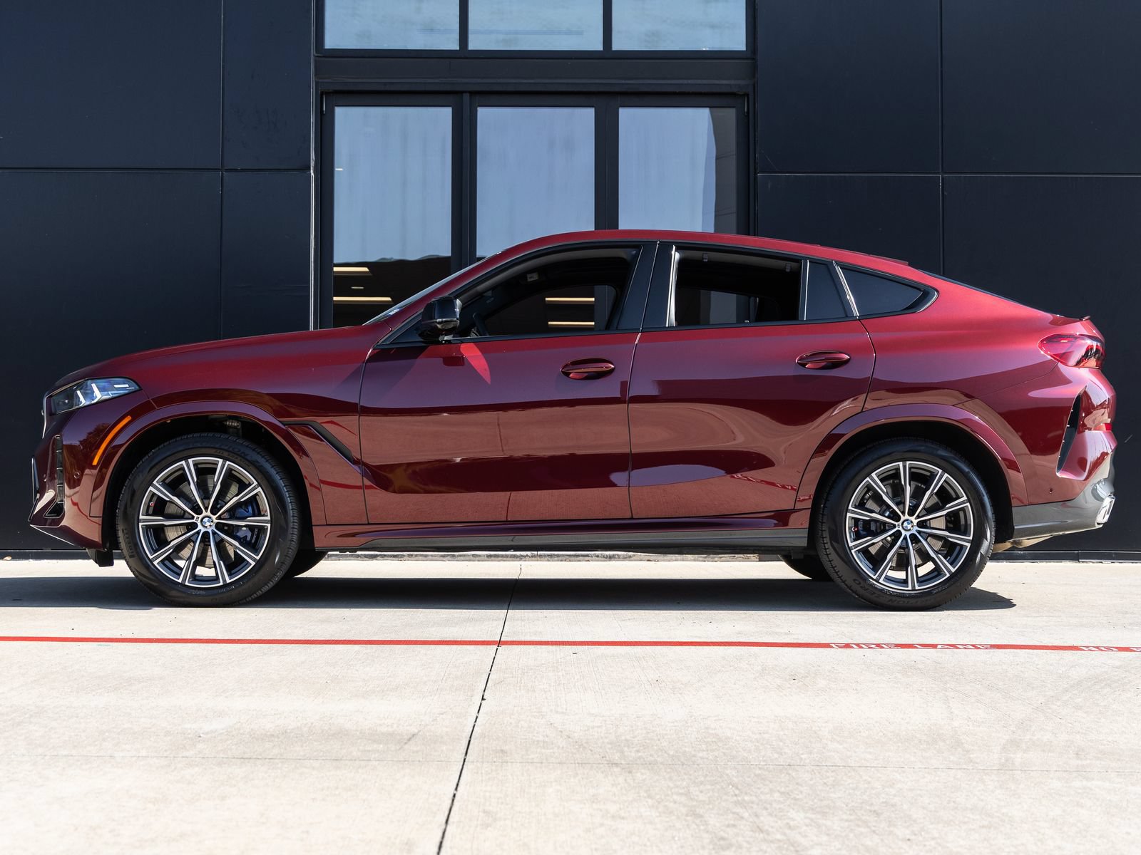 Used 2025 BMW X6 M60i AWD/4WD image 9