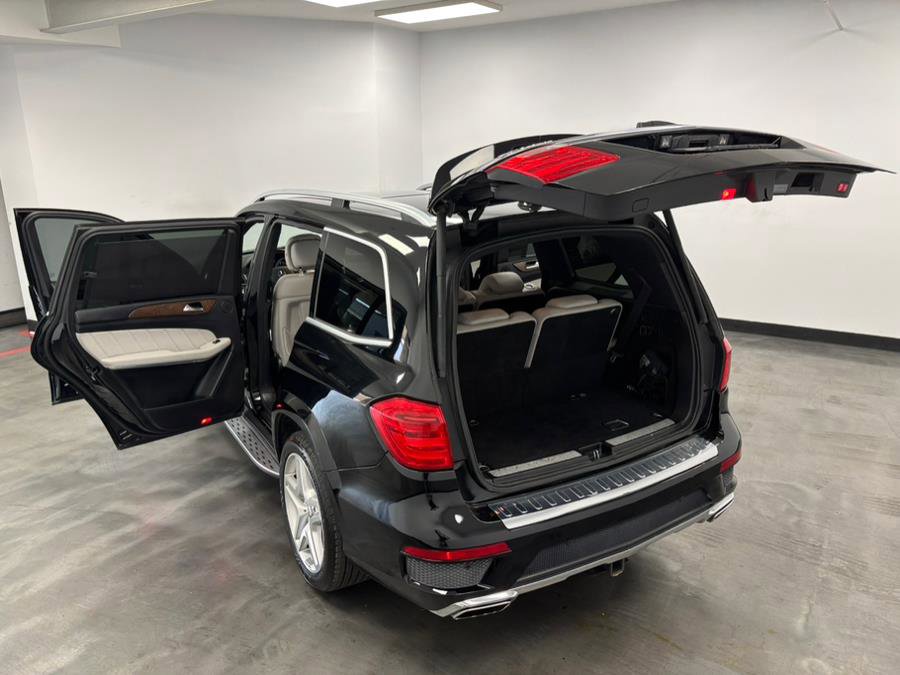 Used 2015 Mercedes-Benz GL 550 4MATIC image 24