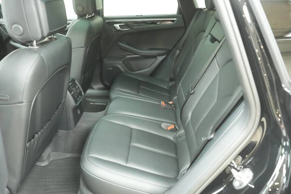 Certified 2026 Porsche Macan AWD/4WD image 27